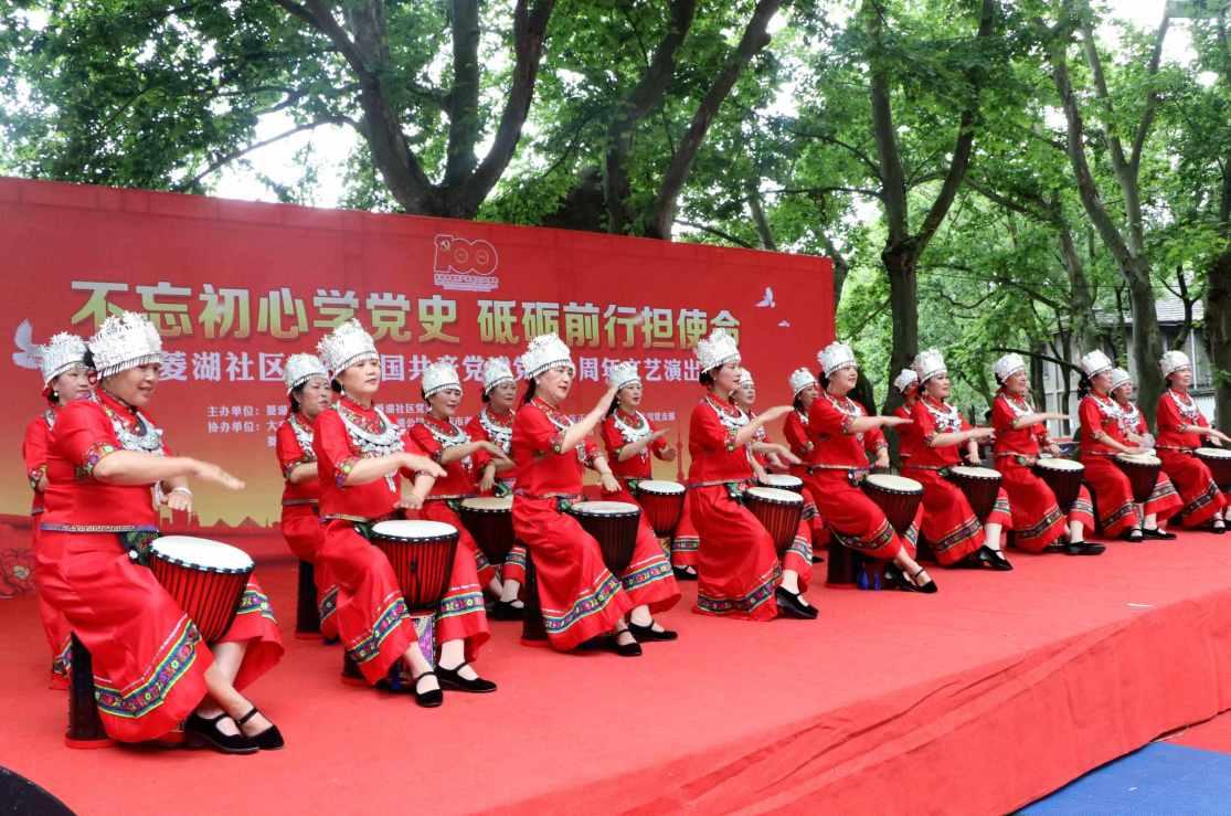 新春走基层 | 快递小哥奋战“年货节”，这将是他第三个不休息的春节