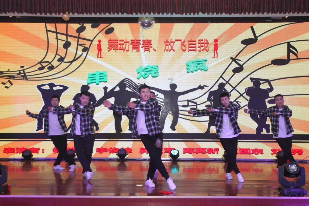 女生在分手后总会回忆起男生的好，可却不愿意复合，这是为什么呢？游戏画面