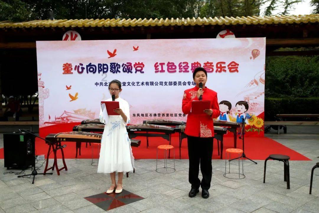 年过40岁,请放弃小脚裤+紧身衣,看美女姐姐这么穿,大气减龄