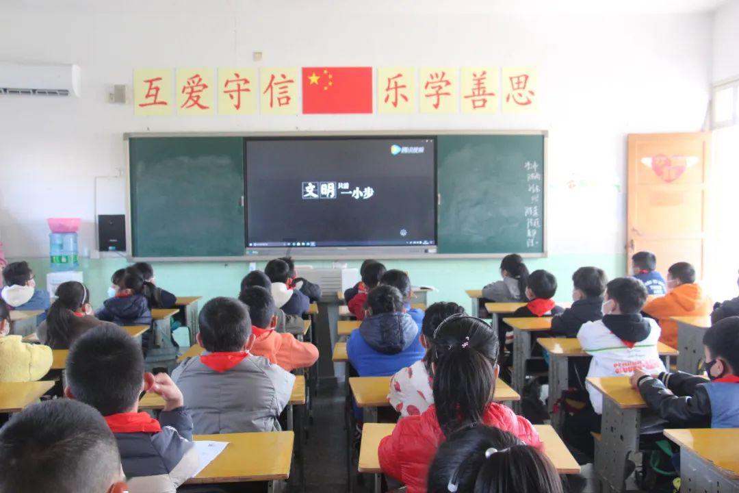 李炳军参加六盘水代表团审议