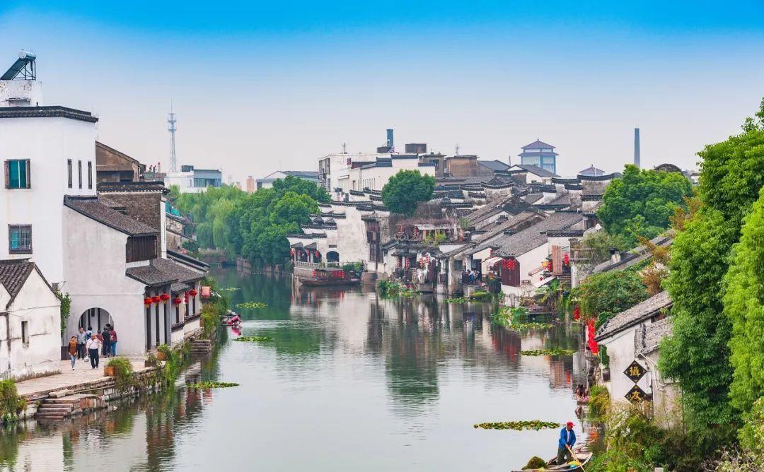 北京大叔教当地小学生们武术花滑,花样滑冰的起源来自哪里?-专业有问必答平台