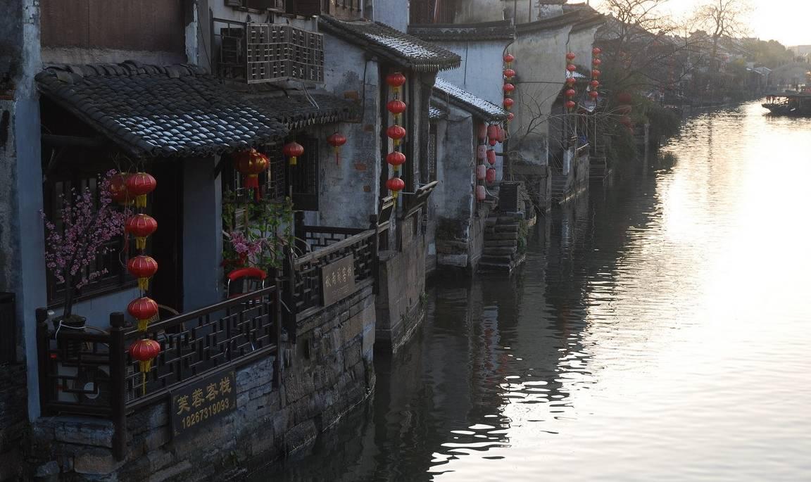 游客滞留重庆武隆景区数小时要求退票，景区：突发大雪道路不通导致