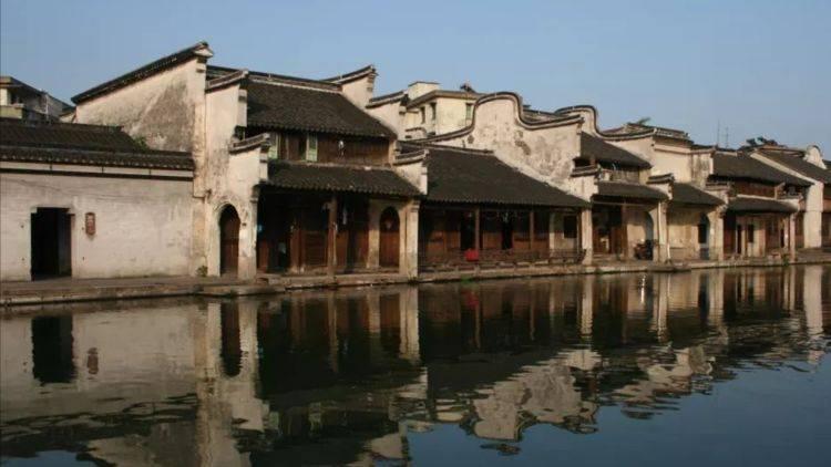 逃出昏暗的房子